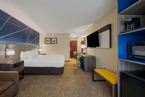 Comfort Inn Fayetteville I-95 image 23