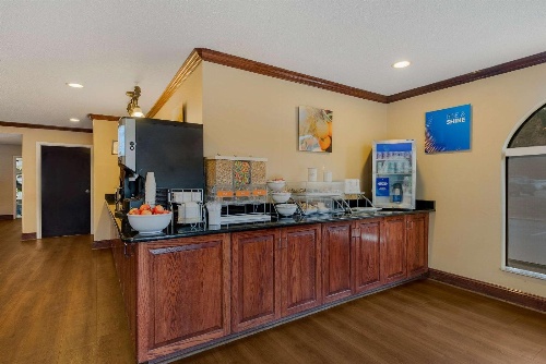 Comfort Inn Fayetteville I-95 image 3
