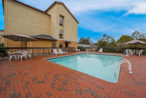 Comfort Inn Fayetteville I-95 image 6